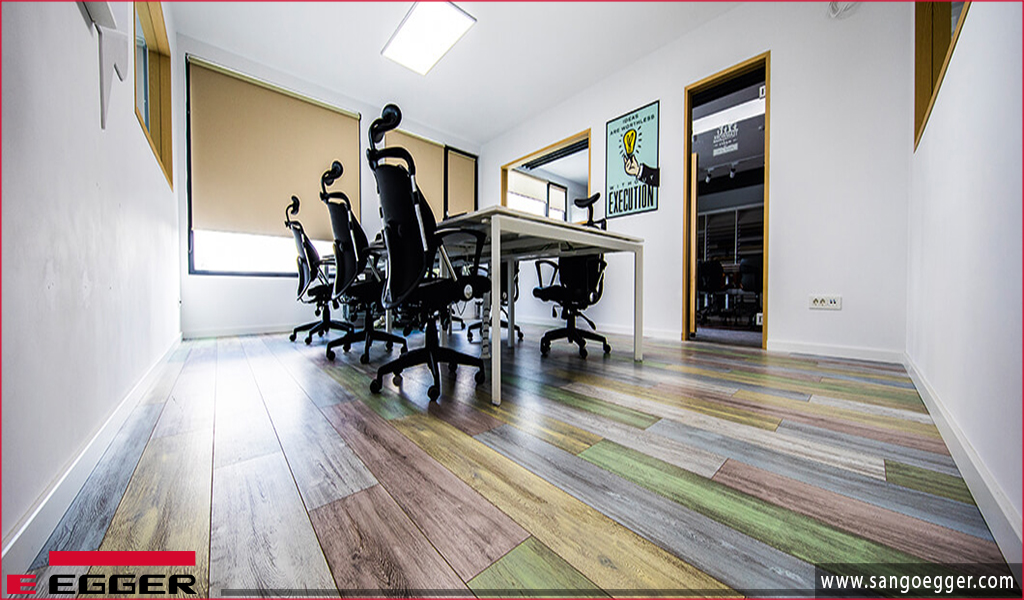 Thiết kế văn phòng đầy màu sắc và ý tưởng với sàn gỗ Egger